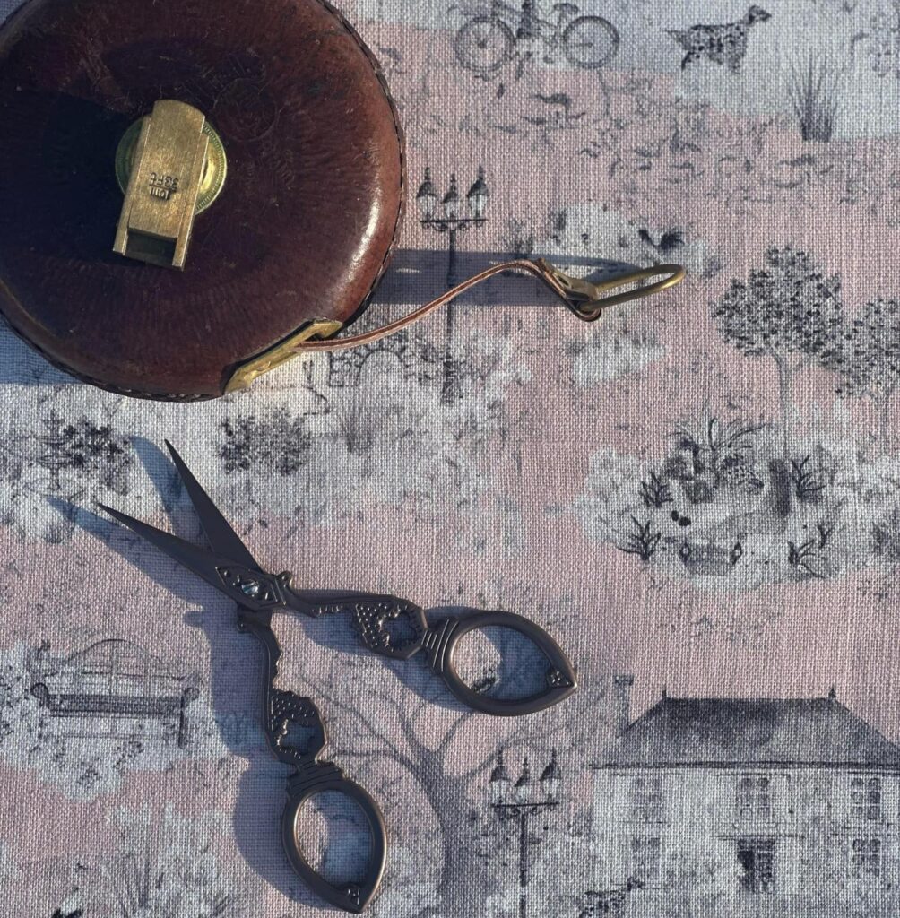 Country Charm in Dusky Pink on Ivory Linen