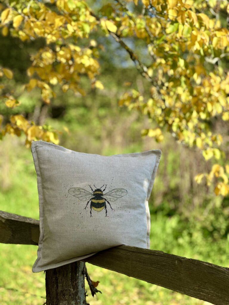 Buzzing Bee Oxford-Edged Linen Cushion