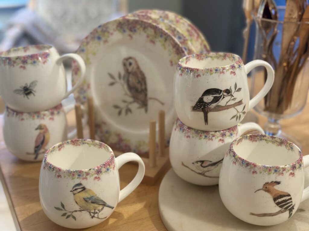 Wild Summer Birds & Bees Full set of 8 Hug Mugs & Side Plates